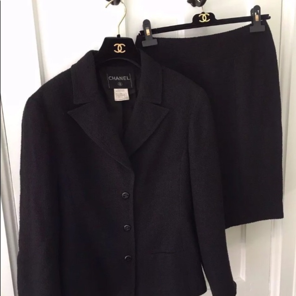 ❌SOLD❌🌈🌺 Chanel wool tweed boucle black suit